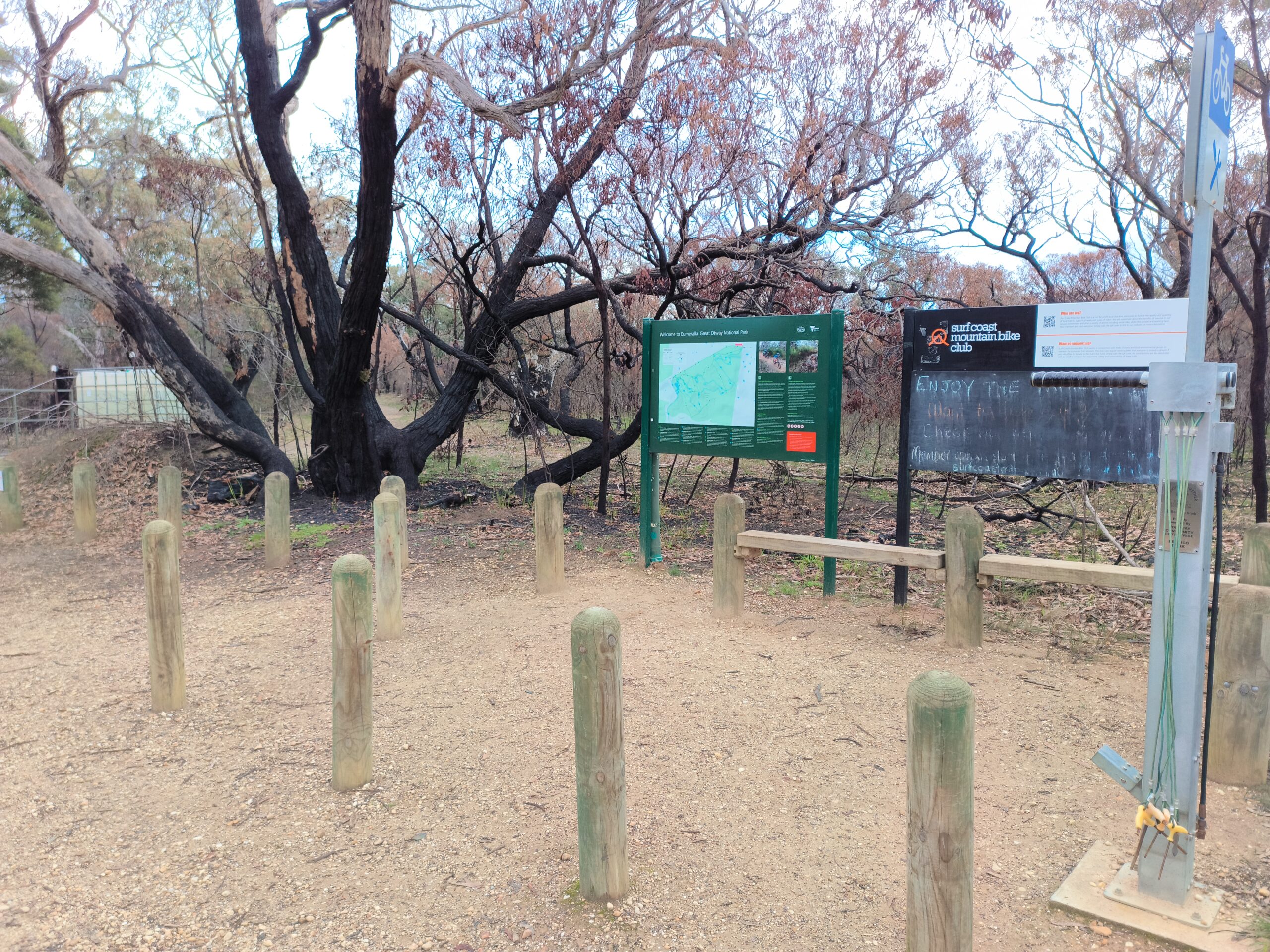 Anglesea Anglesea Eumeralla trailhead with map, toolstand and parking
